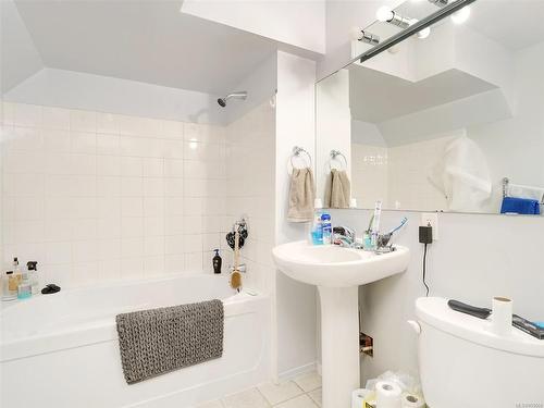 2629 Rainville Rd, Langford, BC - Indoor Photo Showing Bathroom