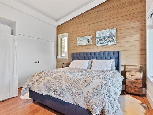 875 Elina Rd, Ucluelet, BC - Indoor Photo Showing Bedroom