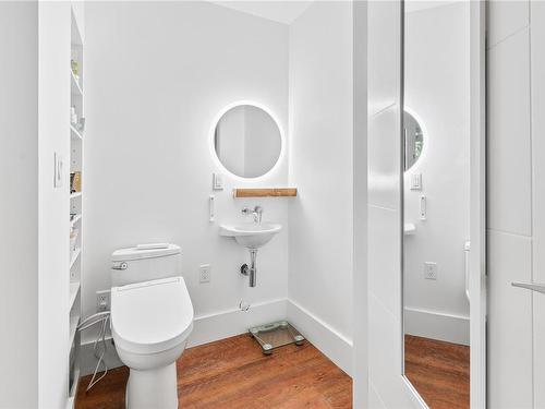 875 Elina Rd, Ucluelet, BC - Indoor Photo Showing Bathroom