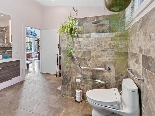 875 Elina Rd, Ucluelet, BC - Indoor Photo Showing Bathroom