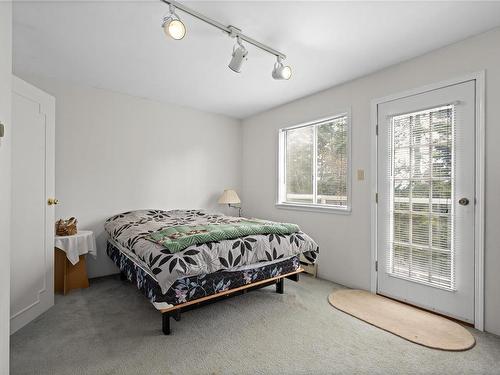 6380 Phantom Rd, Lantzville, BC - Indoor Photo Showing Bedroom