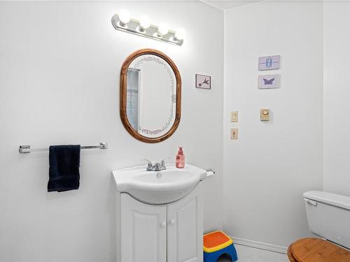6380 Phantom Rd, Lantzville, BC - Indoor Photo Showing Bathroom