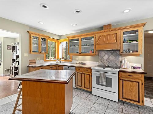 6380 Phantom Rd, Lantzville, BC - Indoor Photo Showing Kitchen With Double Sink