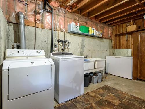 3355 Egremont Rd, Cumberland, BC - Indoor Photo Showing Laundry Room