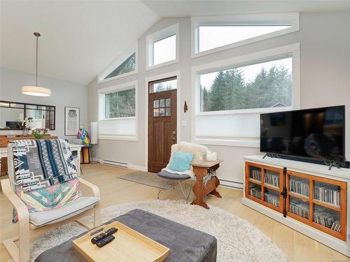 3822 Trailhead Dr, Sooke, BC - Indoor Photo Showing Living Room