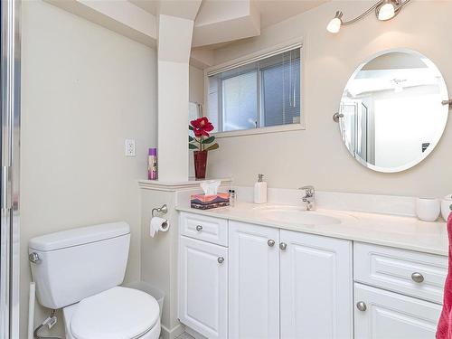 1863 Gonzales Ave, Victoria, BC - Indoor Photo Showing Bathroom