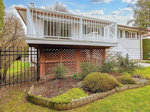 1863 Gonzales Ave, Victoria, BC - Outdoor