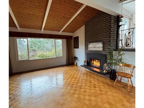1851 Meredith Rd, Nanaimo, BC - Indoor With Fireplace