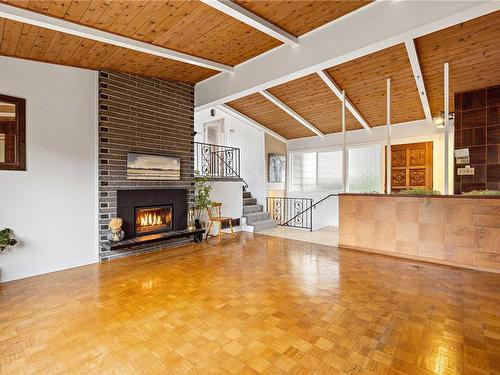 1851 Meredith Rd, Nanaimo, BC - Indoor With Fireplace