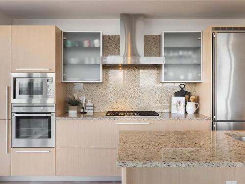 1702-707 Courtney St, Victoria, BC - Indoor Photo Showing Kitchen With Upgraded Kitchen