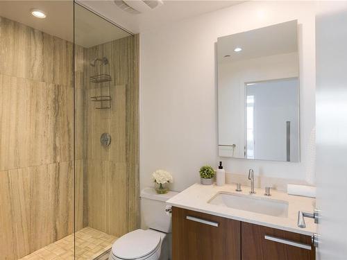 1702-707 Courtney St, Victoria, BC - Indoor Photo Showing Bathroom