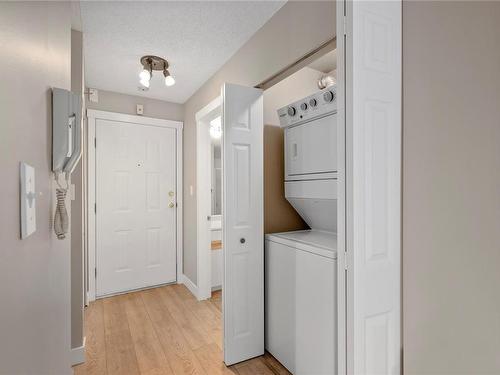 118-4969 Wills Rd, Nanaimo, BC - Indoor Photo Showing Laundry Room
