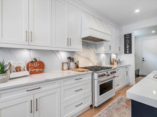 152 Crease Ave, Saanich, BC - Indoor Photo Showing Kitchen With Upgraded Kitchen