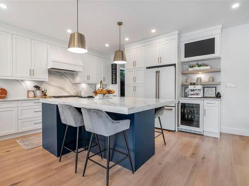 152 Crease Ave, Saanich, BC - Indoor Photo Showing Kitchen With Upgraded Kitchen