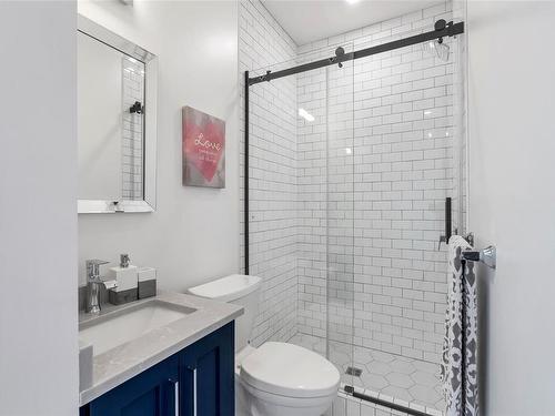 152 Crease Ave, Saanich, BC - Indoor Photo Showing Bathroom