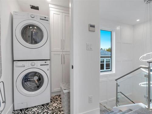 152 Crease Ave, Saanich, BC - Indoor Photo Showing Laundry Room