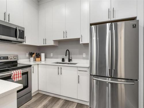 152 Crease Ave, Saanich, BC - Indoor Photo Showing Kitchen With Double Sink With Upgraded Kitchen