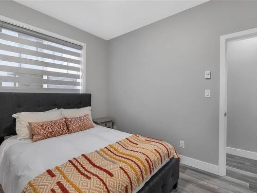 152 Crease Ave, Saanich, BC - Indoor Photo Showing Bedroom