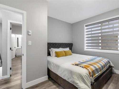 152 Crease Ave, Saanich, BC - Indoor Photo Showing Bedroom