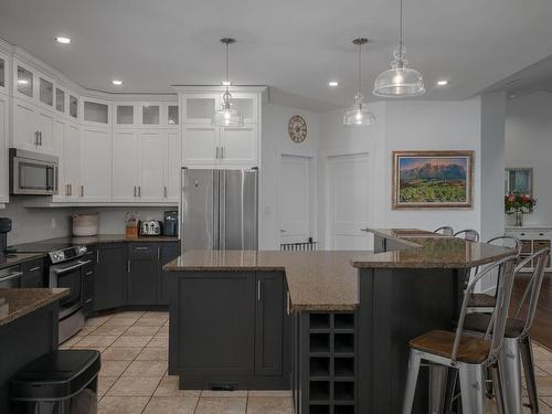 6310 Karen Pl, Port Alberni, BC - Indoor Photo Showing Kitchen With Upgraded Kitchen