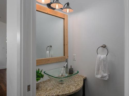 6310 Karen Pl, Port Alberni, BC - Indoor Photo Showing Bathroom