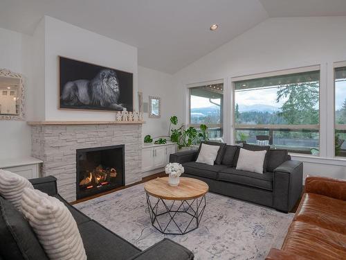6310 Karen Pl, Port Alberni, BC - Indoor Photo Showing Living Room With Fireplace