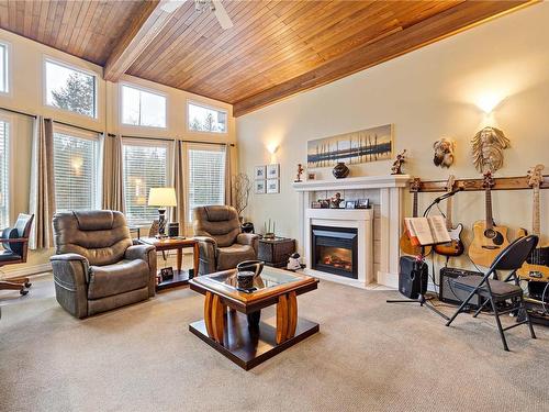 180 Holland Rd, Nanaimo, BC - Indoor Photo Showing Living Room With Fireplace