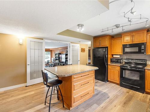 180 Holland Rd, Nanaimo, BC - Indoor Photo Showing Kitchen