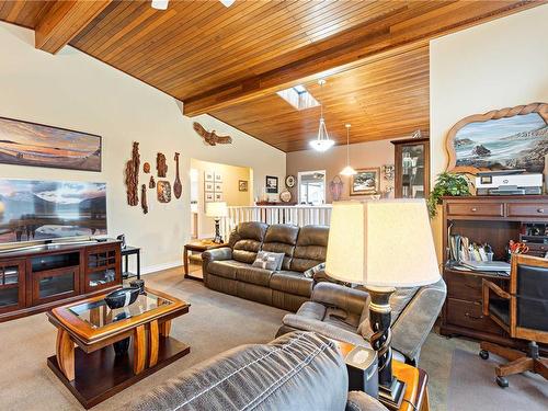 180 Holland Rd, Nanaimo, BC - Indoor Photo Showing Living Room