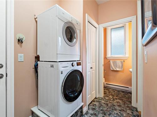 180 Holland Rd, Nanaimo, BC - Indoor Photo Showing Laundry Room