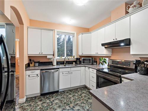 180 Holland Rd, Nanaimo, BC - Indoor Photo Showing Kitchen With Double Sink