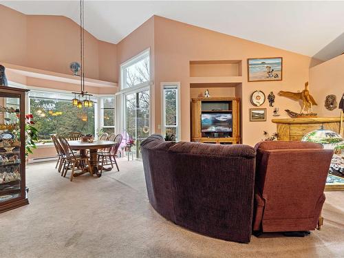180 Holland Rd, Nanaimo, BC - Indoor Photo Showing Living Room With Fireplace