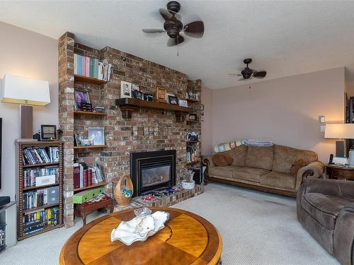 6785 Harwood Dr, Lantzville, BC - Indoor Photo Showing Living Room With Fireplace