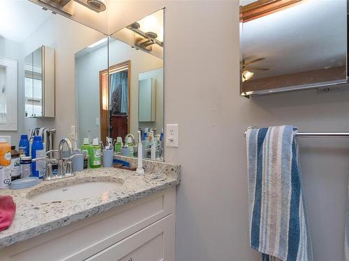 6785 Harwood Dr, Lantzville, BC - Indoor Photo Showing Bathroom