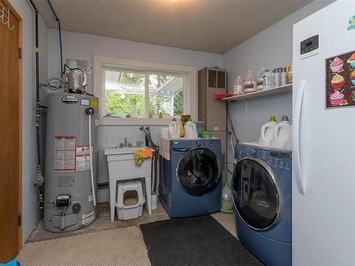 6785 Harwood Dr, Lantzville, BC - Indoor Photo Showing Laundry Room