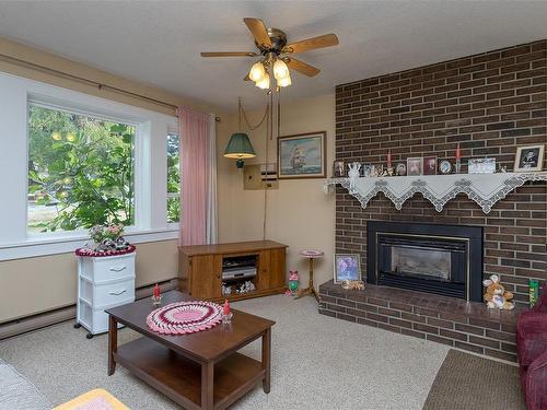 6785 Harwood Dr, Lantzville, BC - Indoor Photo Showing Living Room With Fireplace