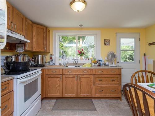 6785 Harwood Dr, Lantzville, BC - Indoor Photo Showing Kitchen With Double Sink