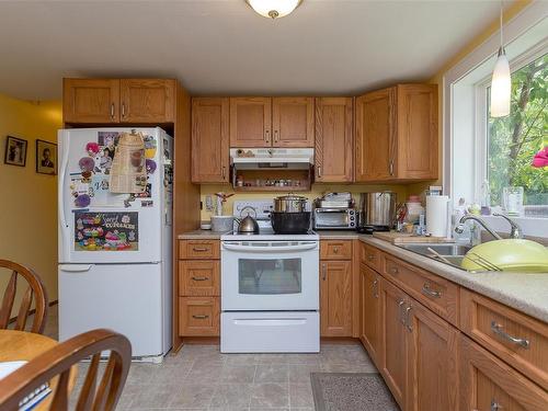 6785 Harwood Dr, Lantzville, BC - Indoor Photo Showing Kitchen With Double Sink