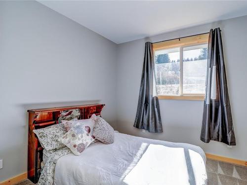 850 Lanqvist Rd, Hyde Creek, BC - Indoor Photo Showing Bedroom