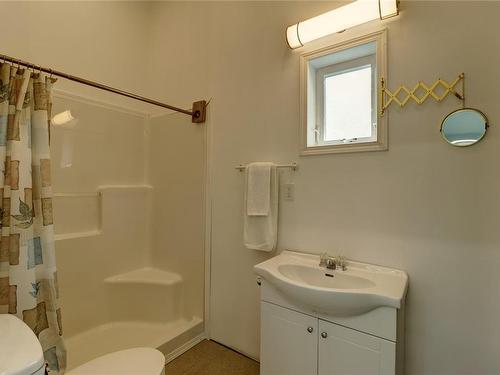 850 Lanqvist Rd, Hyde Creek, BC - Indoor Photo Showing Bathroom