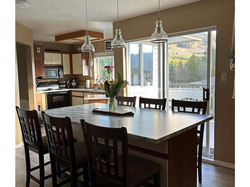 507 Cala Dr, Gold River, BC - Indoor Photo Showing Dining Room