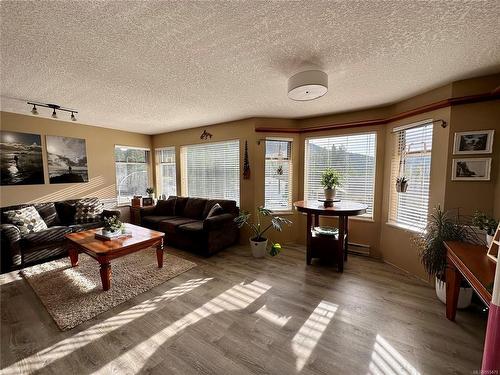 507 Cala Dr, Gold River, BC - Indoor Photo Showing Living Room