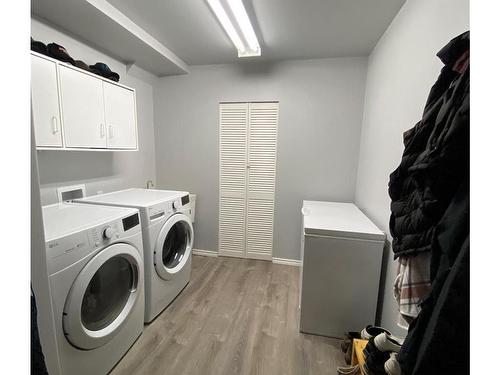 507 Cala Dr, Gold River, BC - Indoor Photo Showing Laundry Room