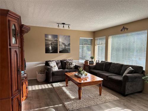 507 Cala Dr, Gold River, BC - Indoor Photo Showing Living Room