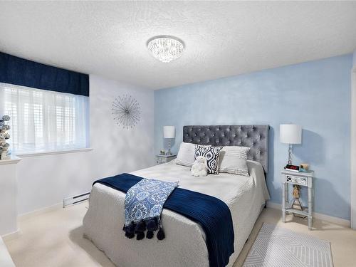 1688 Lailah'S Loop, Qualicum Beach, BC - Indoor Photo Showing Bedroom