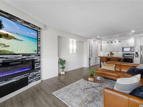 105-3555 Outrigger Rd, Nanoose Bay, BC - Indoor Photo Showing Living Room