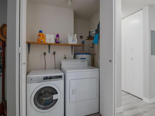 306-3270 Ross Rd, Nanaimo, BC - Indoor Photo Showing Laundry Room