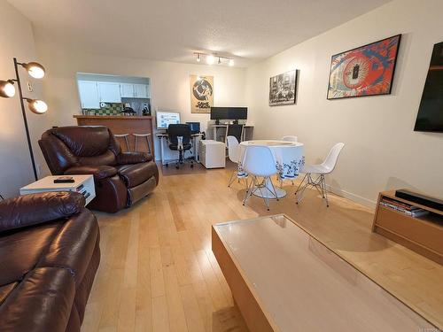 106-360 Dallas Rd, Victoria, BC - Indoor Photo Showing Living Room