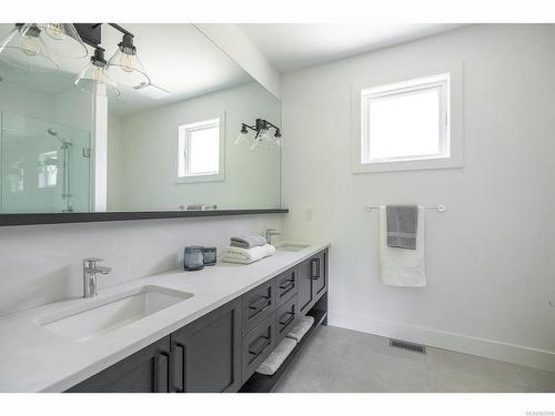 703 Trailside Rd, Nanaimo, BC - Indoor Photo Showing Bathroom