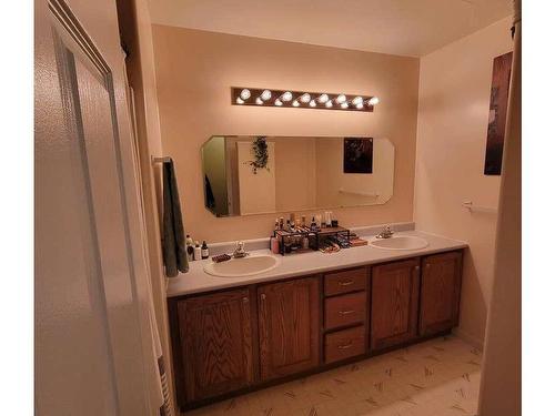 3529 Dougan Dr, Cobble Hill, BC - Indoor Photo Showing Bathroom